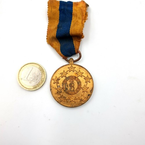 7 - An interesting original Garda Síochána commemorative medal, issued to the serving Gardaí in 1972 to ... 