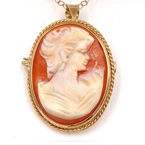 22 - A fine example of a 9 carat gold Cameo pendant necklace and chain, featuring a lovely hand carved fe... 