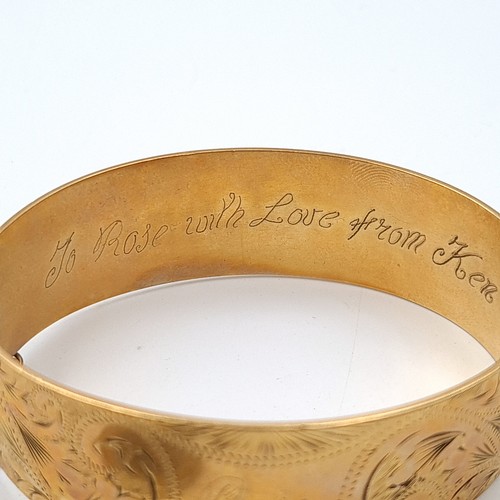 30 - A fine example of a heavy 9 carat gold core bracelet, this example features a foliate etched motif a... 