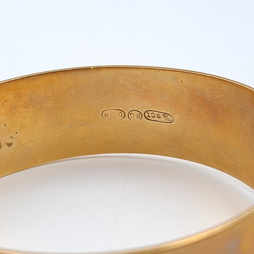 30 - A fine example of a heavy 9 carat gold core bracelet, this example features a foliate etched motif a... 