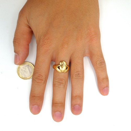 929 - Star Lot : A fabulous and heavy example of a vintage George VI 15 carat gold Claddagh ring. Weight o... 