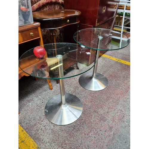 472 - A pair of contemporary side tables with tempered glass tops and brushed chrome base. Nice simple lin... 