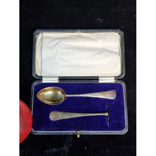 181 - A sterling silver baby's spoon and pusher. Hallmarked Joseph Gloster Ltd, Birmingham, 1924. Housed i... 