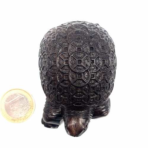 30 - A carved Chinese ebonised turtle, featuring a fine finish. Dimensions: 7cm x 4cm x 4.5cm. Weight: 81... 