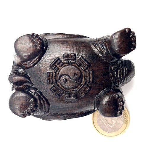 30 - A carved Chinese ebonised turtle, featuring a fine finish. Dimensions: 7cm x 4cm x 4.5cm. Weight: 81... 