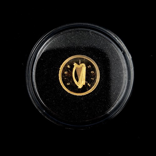 51 - A mint 20 euro gold coin, circa 2013 for the medieval Irish architecture. Come with certificate of a... 