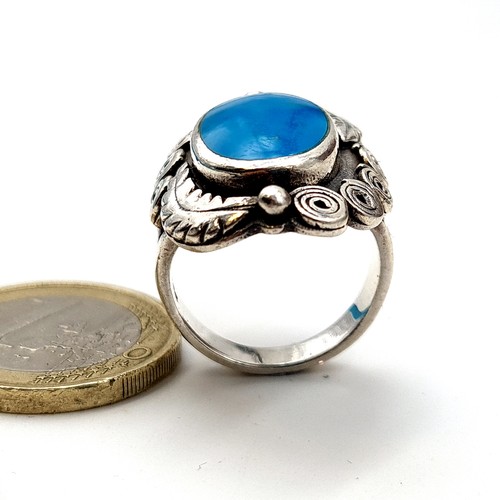 60 - A sterling silver Turquoise stone ring, set with an attractive detailed mount. Ring size: M. Weight:... 