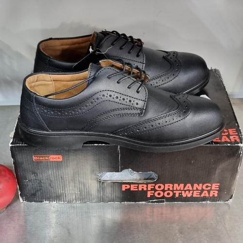 881 - A pair of men's brand new Blackrock Brogue style safety shoes. Model SF31. Designed in a matte black... 