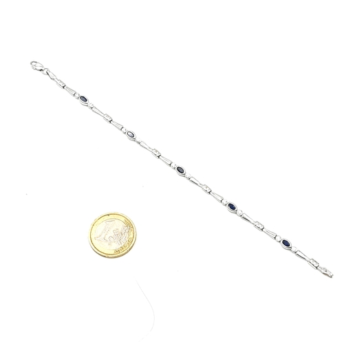 892 - A very pretty sterling silver five stone Sapphire bracelet, set with gem stone detailing. Weight: 5.... 