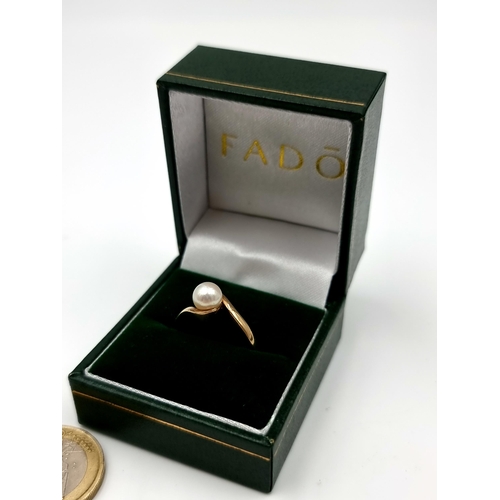 917 - A beautiful Fadó solitaire 10 carat gold pearl ring size R. Held in original branded presentation ca... 