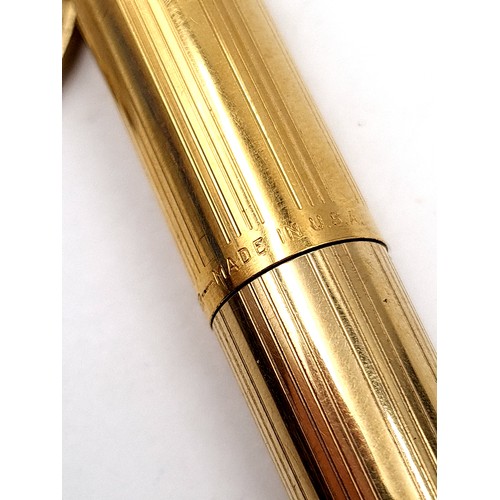 15 - A nice example of a Schaffer fountain pen, set with a 14 carat gold nib and a machine cut barrel. Bo... 