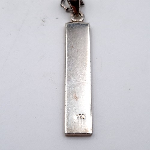 34 - An attractive and heavy enamelled ingot pendant necklace, set with a sterling silver chain. Length o... 