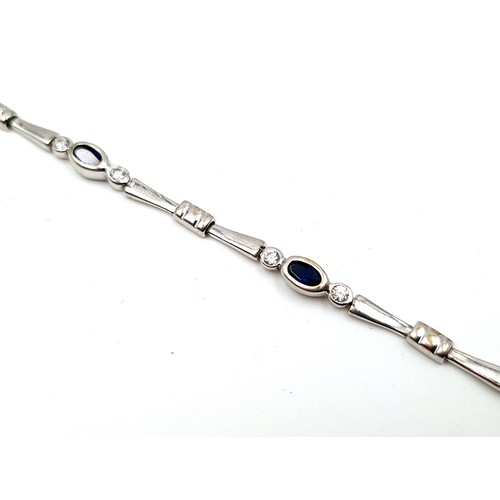 892 - A very pretty sterling silver five stone Sapphire bracelet, set with gem stone detailing. Weight: 5.... 