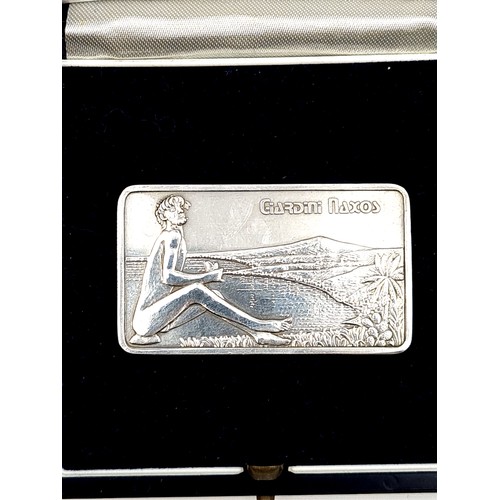 896 - A one ounce fine silver .999 ingot, depicting the Italian village of Giardini of Naxos. Encased in i... 