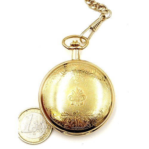 902 - A bright gilded coloured Skelton pocket watch, featuring a marked cartouche to front and featuring a... 