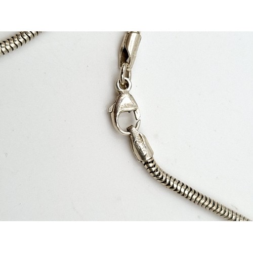 907 - A stunning gem set heavy gauge sterling silver necklace and chain. Length of chain: 42cm. Weight: 10... 