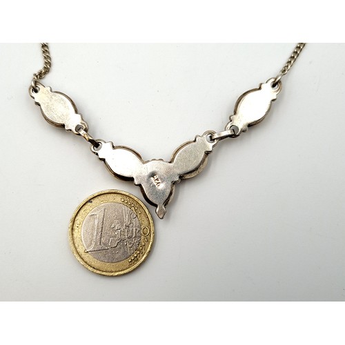 908 - A beautiful five stone polished pendant necklace, set in sterling silver. Length: 40cm.