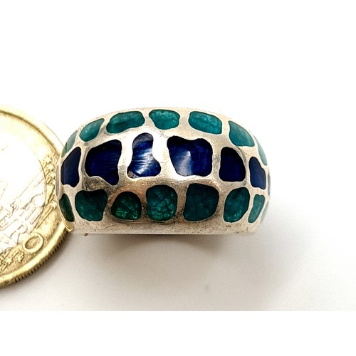 910 - An Irish made sterling silver enamelled and Lapiz Lazuli stone ring, ring size: P. Weight: 11.05 gra... 