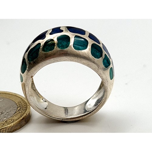 910 - An Irish made sterling silver enamelled and Lapiz Lazuli stone ring, ring size: P. Weight: 11.05 gra... 