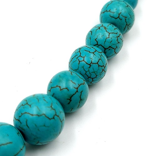 916 - A lovely graduated natural Turquoise beaded necklace, featuring cold to touch stones. Set with lobst... 