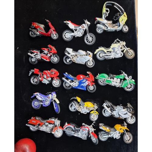 181 - A box of fifteen model motorbikes including multiple models by Maisto.