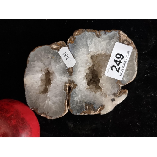 249 - A large quartz geode with two chambers. L14cm