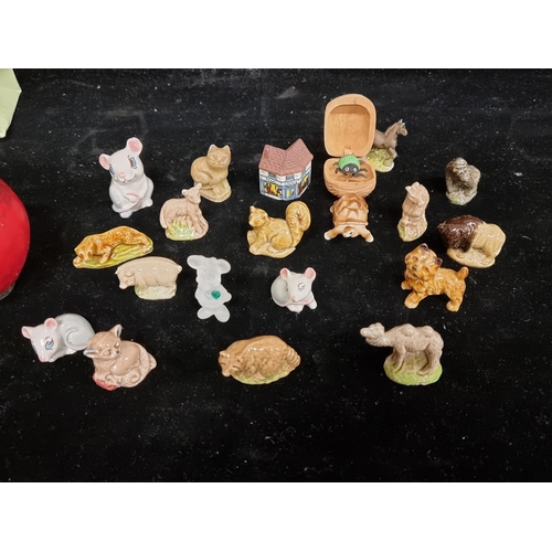 260 - A bag containing approx. 20 wade Whimseys neatly sized figures of various animals. Love the two whit... 