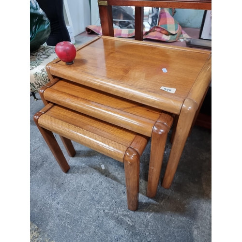 940 - A handsome three-piece nesting table set. Lovely finish to this in satin wood. IN VGC.