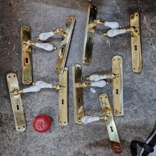 960 - A set of nine matching vintage door handles with brass mounts and porcelain details. Each porcelain ... 