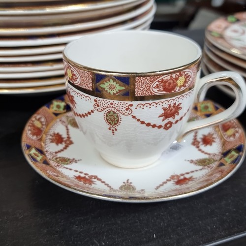 742 - A fabulous set of forty-four pieces of vintage Arklow Pottery in the Alton 812 pattern. A lovely cle... 