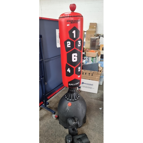 1005 - A 5ft5'' Gallant Knockout Mate standing punchbag with a pair of Sawan's 10oz boxing gloves. Perfect ... 