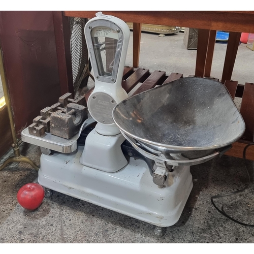 864 - Star Lot : A large heavy original cast iron White enamel, Avery grocer's scales. To weigh up to 20lb... 