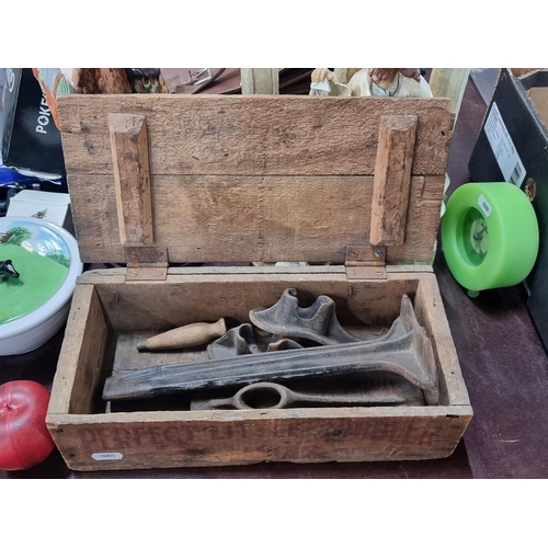 882 - A wonderful vintage cobblers repair tool kit housed in its original wooden storage box.