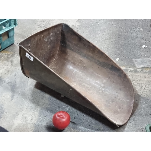 935 - A large  vintage copper coal scoop/scuttle with a handle to back.