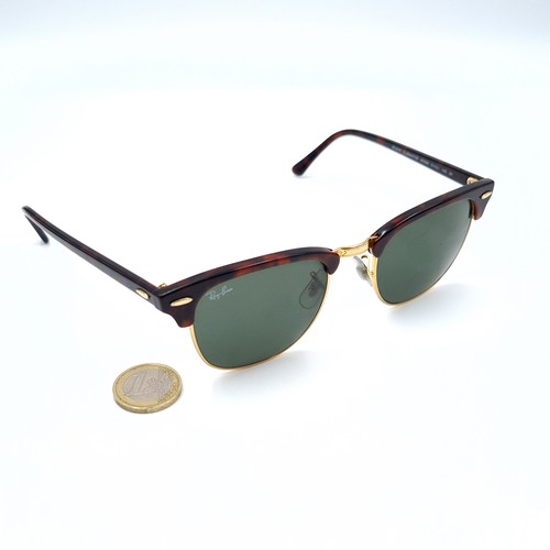 42 - A pair of genuine Ray-Ban faux tortoiseshell framed sunglasses, featuring dark lenses. In good, clea... 