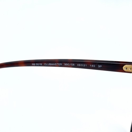 43 - A pair of genuine Ray-Ban faux tortoiseshell framed sunglasses, featuring dark lenses. In good, clea... 