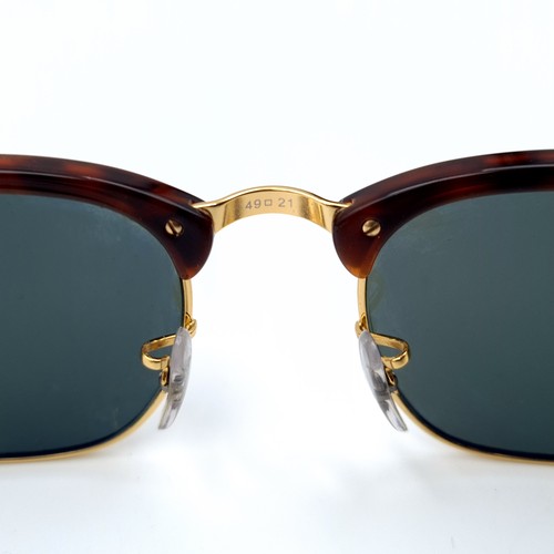 43 - A pair of genuine Ray-Ban faux tortoiseshell framed sunglasses, featuring dark lenses. In good, clea... 