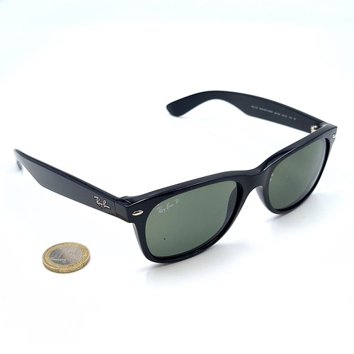 44 - A pair of genuine Ray-Ban sleek black framed sunglasses, featuring dark lenses. In good, clean condi... 