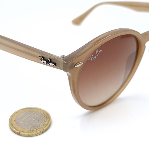 45 - A pair of genuine Ray-Ban beige gray stylish framed sunglasses, featuring opaque lenses. In good, cl... 