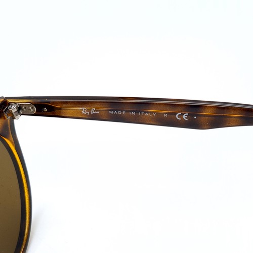 46 - A pair of stylish genuine Ray-Ban faux tortoiseshell framed sunglasses, featuring dark brown lenses.... 