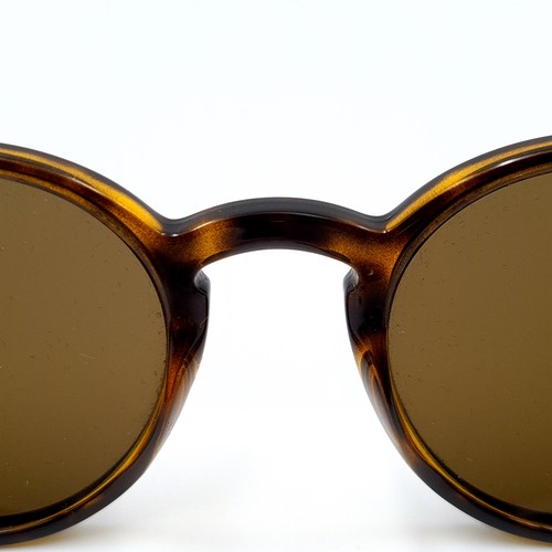 46 - A pair of stylish genuine Ray-Ban faux tortoiseshell framed sunglasses, featuring dark brown lenses.... 