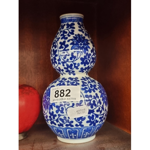 882 - A neatly sized blue and white Chinese  double Gourd vase, with an ornate floral motif. In very good ... 