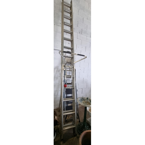 909 - A very tall HBRU Starmaster DIY extendable steel ladder. 14 steps / 28 extended. With a ladder brack... 