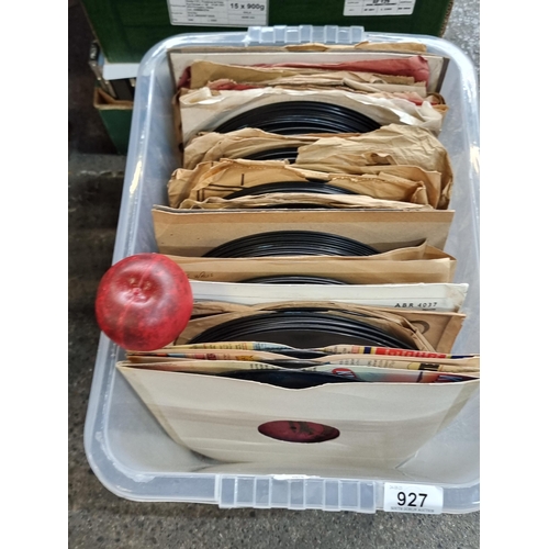 927 - A box with approx. 116 vinyl gramophone records including examples with original sleeves.