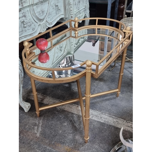 951 - Star loot :  A beautiful folding tray table with gilded cast metal frame and mirrored tray top. The ... 