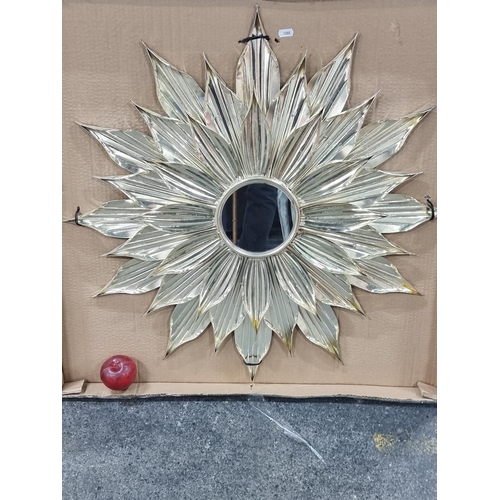 979 - A brand new large wall hanging feature piece. Designed from cast metal in the form of a flower with ... 