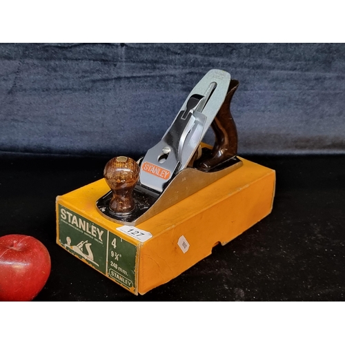 127 - A vintage Stanley wood plane with original box and instructions. With internet comps of £84.25 on ti... 