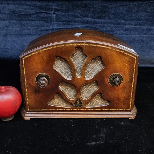 180 - A fantastic example of an Art Deco Emerson radio model 25 A dating to c. 1930s. Housed in an elegant... 