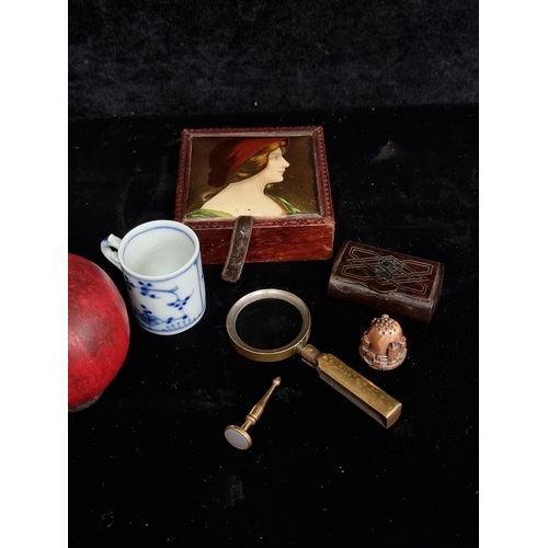 205 - A mixed lot of small vintage collectables including a bakelite box, a watch key fob and a 1920s box.... 