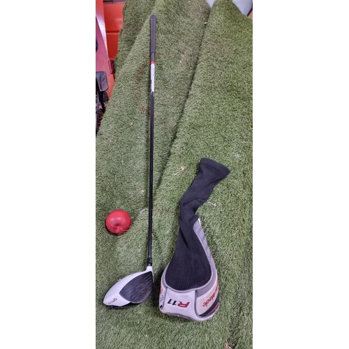 815 - A TaylorMade R11 golf driver on a Fujikura Blur shaft. This is a premium driver with adjustable loft... 